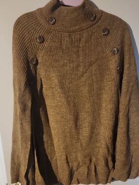 Button-Shoulder Knit Pullover in Brown